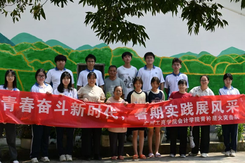 青春助力“百千万”|beat365在线体育官网登录入口青衿星火突击队赴阳山县江英镇开展暑期“三下乡”实践活动