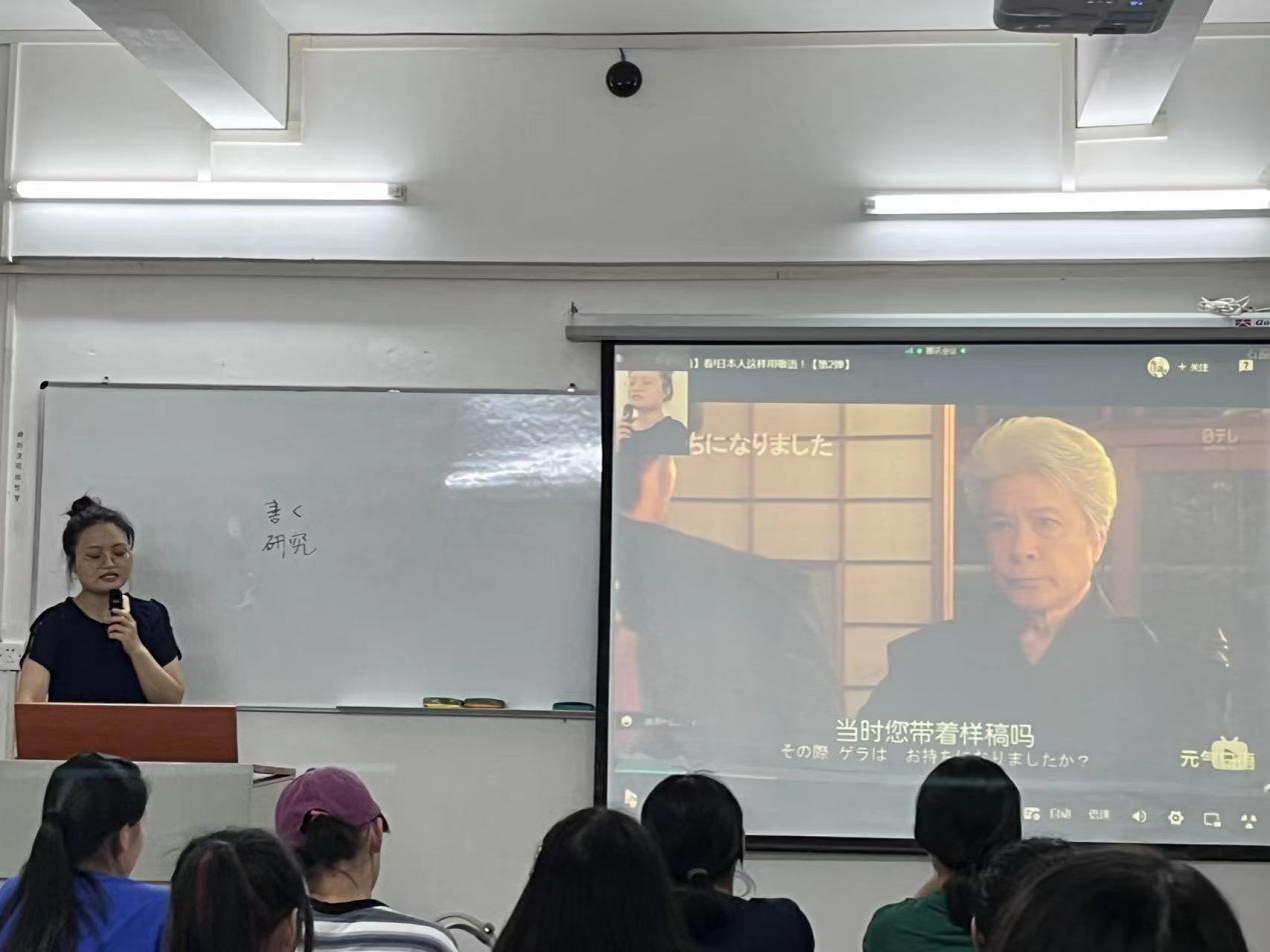 会议室里的人们中度可信度描述已自动生成