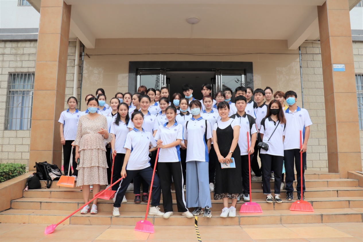 说明: E:\3图片资料\20201028入党积极分子劳动教育\微信图片_20201028151841.jpg