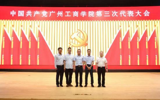 第二届纪委委员合照