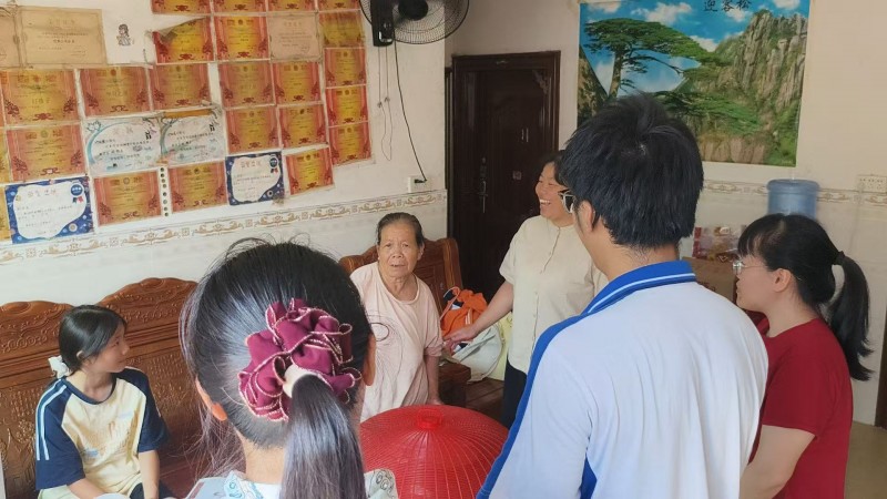 青春助力“百千万”|beat365在线体育官网登录入口青衿星火突击队赴阳山县江英镇开展暑期“三下乡”实践活动