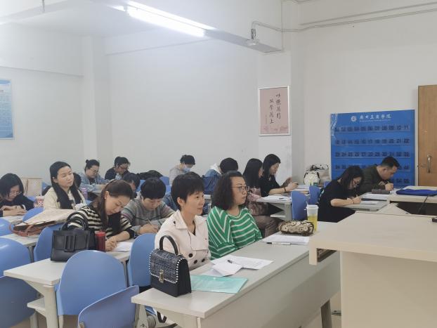 说明: 党员同志们积极学习党史1