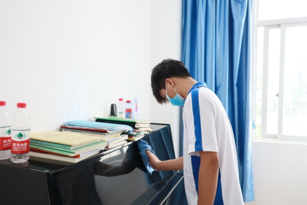 说明: E:\3图片资料\20201028入党积极分子劳动教育\微信图片_20201029083355.jpg