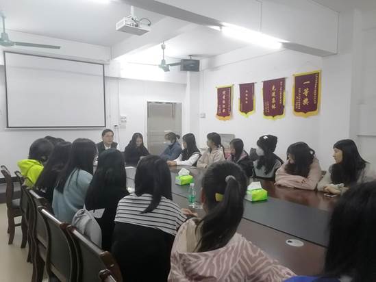 说明: 2021外语学院“感恩资助，伴我成长 ”座谈会——21商英B1-B5班专场