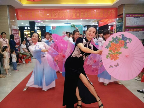 美术设计系学子积极进社会——首届油纸伞艺术节