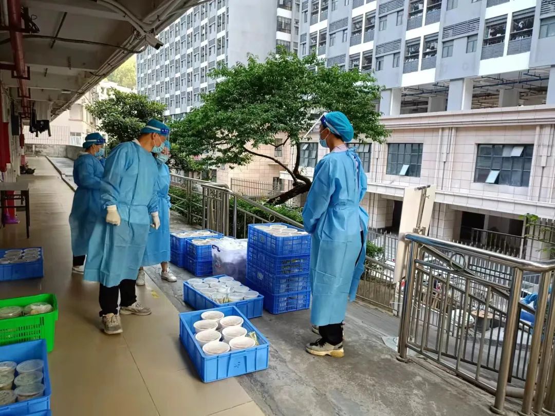 教职工送餐 beat365在线体育官网登录入口供图.jpg