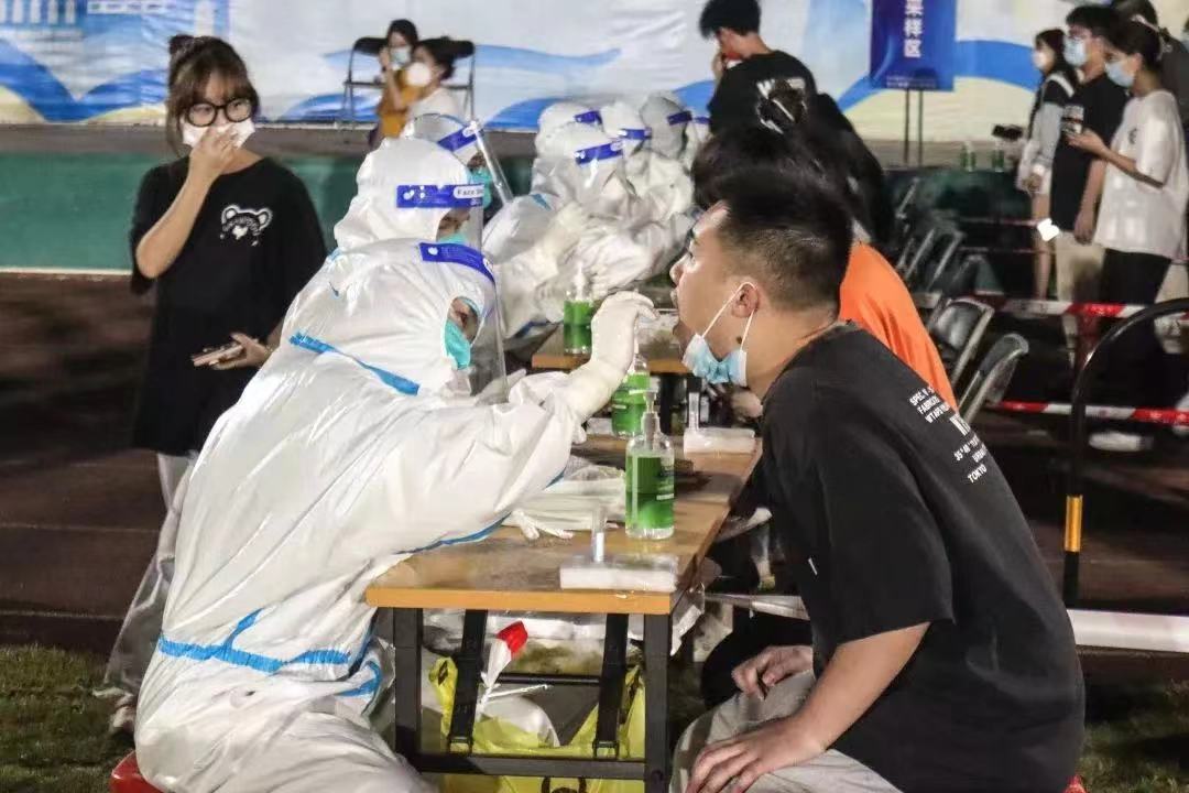 核酸现场秩序井然 beat365在线体育官网登录入口供图.jpg