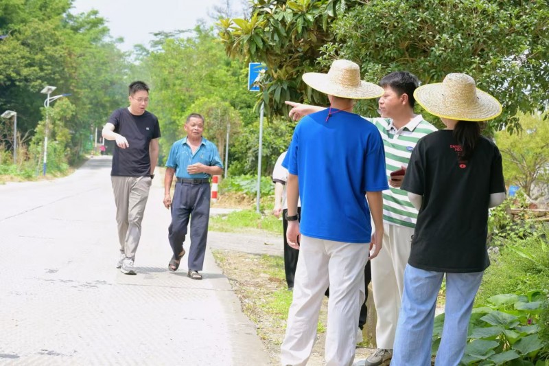 青春助力“百千万”|beat365在线体育官网登录入口青衿星火突击队赴阳山县江英镇开展暑期“三下乡”实践活动