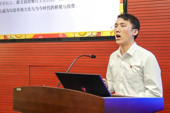 F:\2021-2022学年 大四上学期\国家奖学金申请\后期宣传工作\美术学院谢良森学生国奖事迹材料\照片\攀登计划现场答辩.jpg